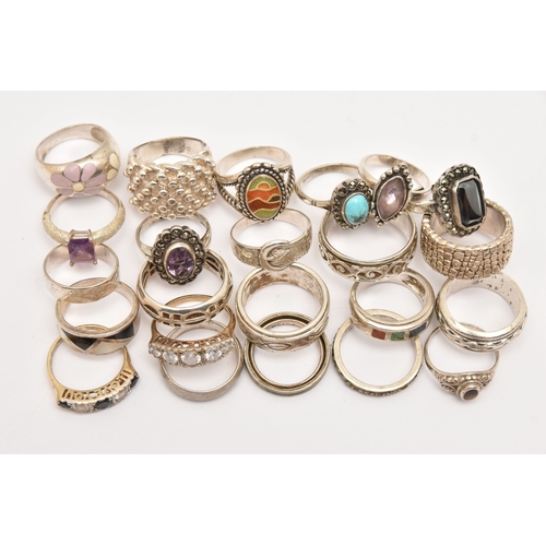 470 - AN ASSORTMENT OF SILVER AND WHITE METAL RINGS, to include a buckle ring, a wide textured band ring, ... 