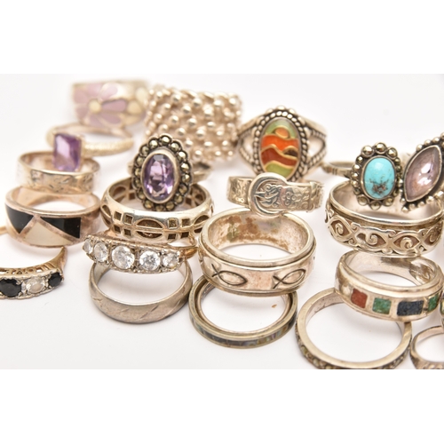 470 - AN ASSORTMENT OF SILVER AND WHITE METAL RINGS, to include a buckle ring, a wide textured band ring, ... 