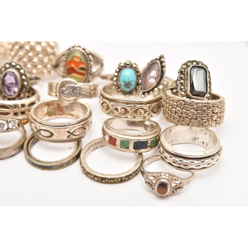 470 - AN ASSORTMENT OF SILVER AND WHITE METAL RINGS, to include a buckle ring, a wide textured band ring, ... 