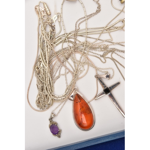 478 - AN ASSORTMENT OF SILVER AND WHITE METAL NECKLACES, to include a silver T bar necklace, a silver lock... 