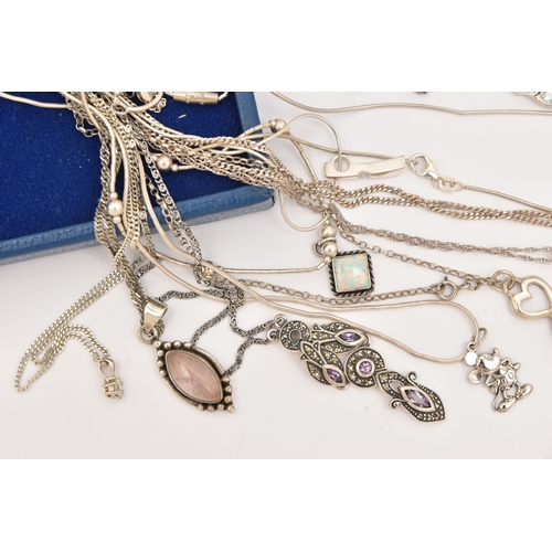 478 - AN ASSORTMENT OF SILVER AND WHITE METAL NECKLACES, to include a silver T bar necklace, a silver lock... 