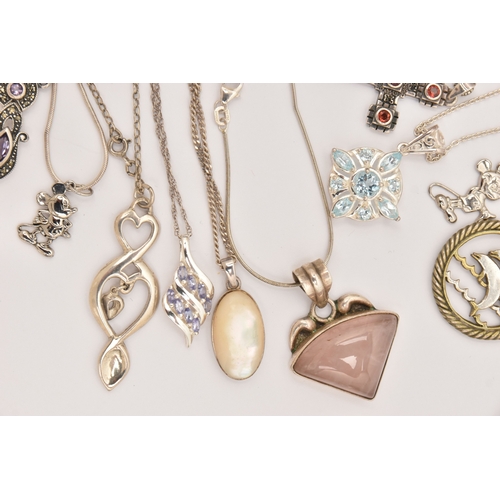 478 - AN ASSORTMENT OF SILVER AND WHITE METAL NECKLACES, to include a silver T bar necklace, a silver lock... 