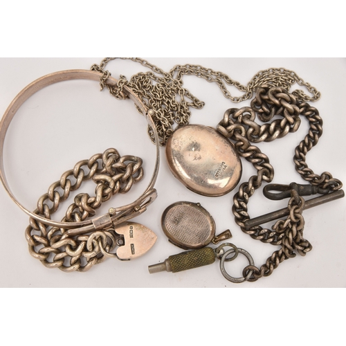 480 - AN ASSORTMENT OF SILVER AND WHITE METAL JEWELLERY, to include a silver buckle bangle, a curb chain b... 