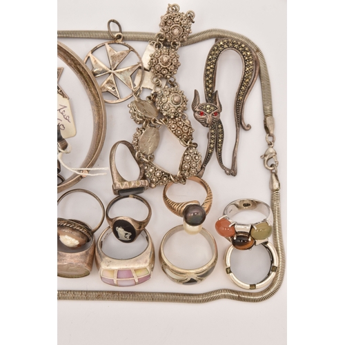 487 - AN ASSORTMENT OF SILVER AND WHITE METAL JEWELLERY, to include two silver hinged bangles, a pendant, ... 