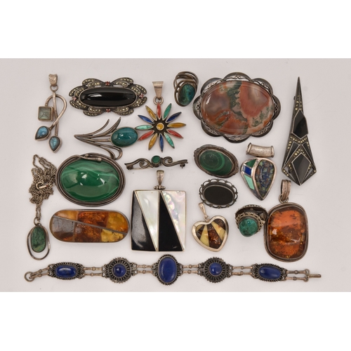 488 - AN ASSORTMENT OF  SILVER AND WHITE METAL JEWELLERY, to include two silver brooches, approximate gros... 