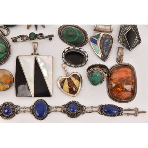 488 - AN ASSORTMENT OF  SILVER AND WHITE METAL JEWELLERY, to include two silver brooches, approximate gros... 