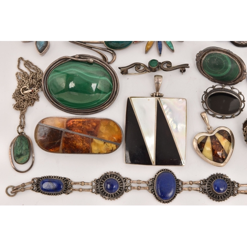 488 - AN ASSORTMENT OF  SILVER AND WHITE METAL JEWELLERY, to include two silver brooches, approximate gros... 