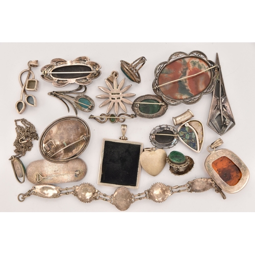 488 - AN ASSORTMENT OF  SILVER AND WHITE METAL JEWELLERY, to include two silver brooches, approximate gros... 