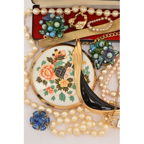 490 - A BAG OF ASSORTED COSTUME JEWELLERY AND ITEMS, to include a bi-colour band ring, unclear marks, two ... 