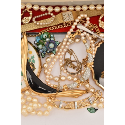 490 - A BAG OF ASSORTED COSTUME JEWELLERY AND ITEMS, to include a bi-colour band ring, unclear marks, two ... 