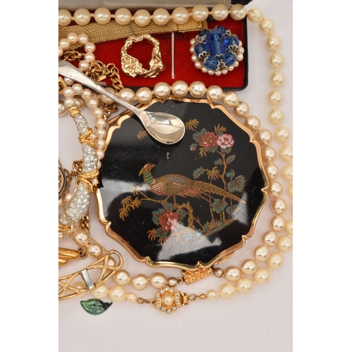 490 - A BAG OF ASSORTED COSTUME JEWELLERY AND ITEMS, to include a bi-colour band ring, unclear marks, two ... 