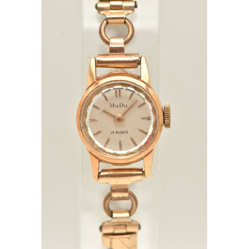 496 - A 9CT GOLD WATCH BRACELET AND LADIES WATCH, a brick link bracelet and folding clasp, hallmarked Birm... 