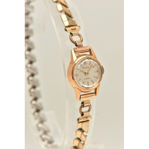 496 - A 9CT GOLD WATCH BRACELET AND LADIES WATCH, a brick link bracelet and folding clasp, hallmarked Birm... 