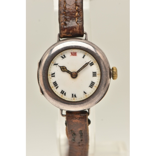 497 - AN EARLY 20TH CENTURY SILVER CASED WRISTWATCH, manual wind, round white Roman numeral dial, polished... 