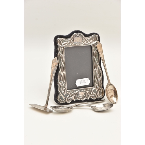 522 - SMALL ASSORTMENT OF SILVER ITEMS, to include a small silver fronted photo frame hallmarked London, t... 