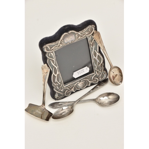 522 - SMALL ASSORTMENT OF SILVER ITEMS, to include a small silver fronted photo frame hallmarked London, t... 