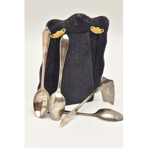 522 - SMALL ASSORTMENT OF SILVER ITEMS, to include a small silver fronted photo frame hallmarked London, t... 