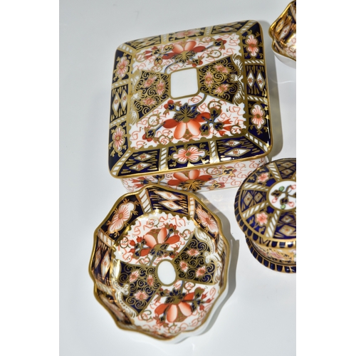 816 - A GROUP OF ROYAL CROWN DERBY IMARI TRINKET BOXES AND DISHES, comprising an Imari 2451 rectangular tr... 