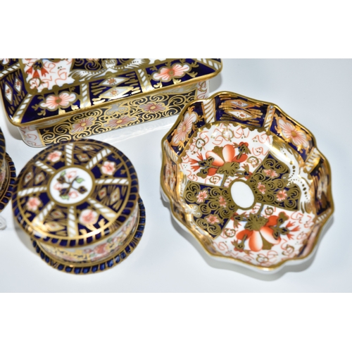 816 - A GROUP OF ROYAL CROWN DERBY IMARI TRINKET BOXES AND DISHES, comprising an Imari 2451 rectangular tr... 