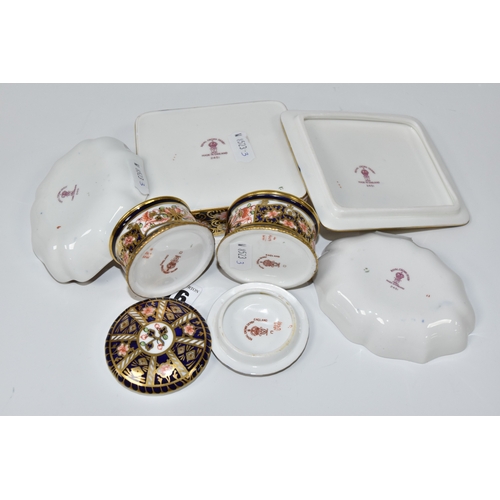 816 - A GROUP OF ROYAL CROWN DERBY IMARI TRINKET BOXES AND DISHES, comprising an Imari 2451 rectangular tr... 