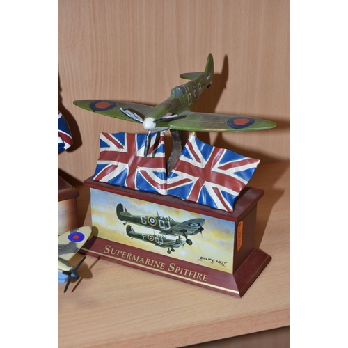 821 - A GROUP OF WORLD WAR II AIRCRAFT THEMED COLLECTABLES, comprising a Bradford Exchange 'Battle of Brit... 