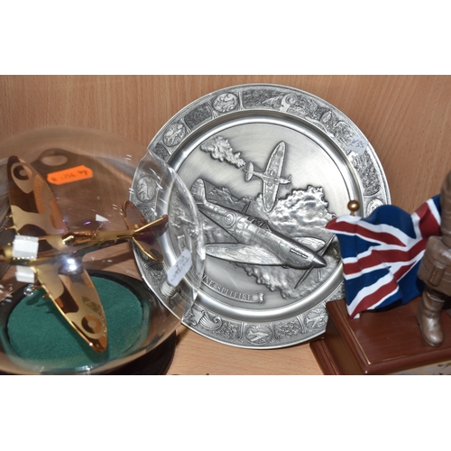 821 - A GROUP OF WORLD WAR II AIRCRAFT THEMED COLLECTABLES, comprising a Bradford Exchange 'Battle of Brit... 
