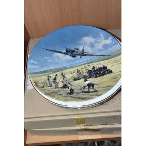 821 - A GROUP OF WORLD WAR II AIRCRAFT THEMED COLLECTABLES, comprising a Bradford Exchange 'Battle of Brit... 