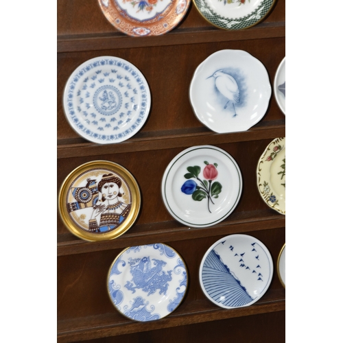 843 - A COLLECTION OF MINIATURE VASES AND PLATES, comprising twenty three miniature plates by various manu... 