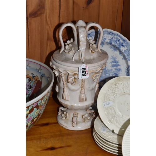 850 - A SMALL GROUP OF ASSORTED ANTIQUE AND VINTAGE CERAMIC PIECES to include a large Chinese export ware ... 