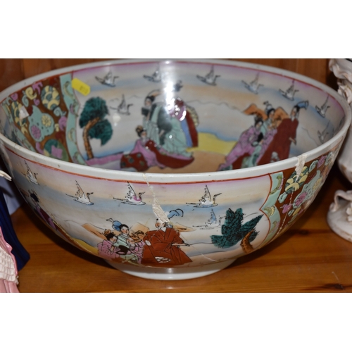 850 - A SMALL GROUP OF ASSORTED ANTIQUE AND VINTAGE CERAMIC PIECES to include a large Chinese export ware ... 