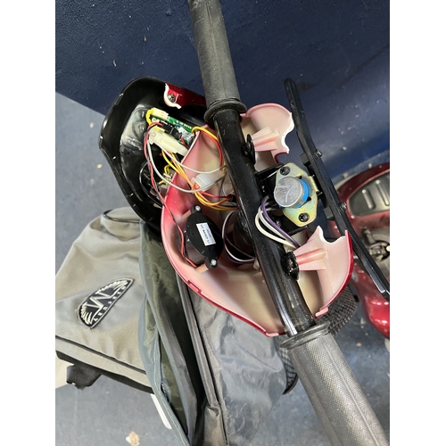 58 - AN INVACARE LYNX MOBILITY SCOOTER with two keys, power cable, front basket and various fabric bags  ... 