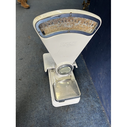 61 - A VINTAGE SET OF AVERY GROCERS SCALES with a fan mechanical readout, height 75cm