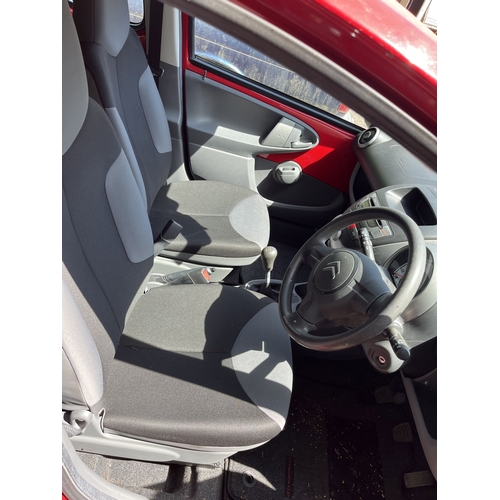 32 - A 2011 CITROEN C1 VTR FIVE DOOR HATCHBACK CAR in red with a 998cc petrol engine, five speed manual g... 