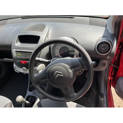 32 - A 2011 CITROEN C1 VTR FIVE DOOR HATCHBACK CAR in red with a 998cc petrol engine, five speed manual g... 