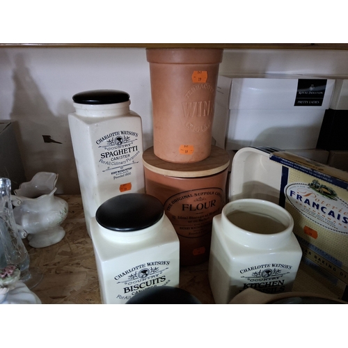 755 - A GROUP OF KITCHENALIA to include an unused Le Creuset ceramic baking dish, a small Le Creuset lidde... 