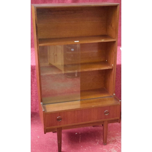 225 - Retro 'Turnidge Furniture' pedestal bookcase with under drawer & sliding glass shelves, 137x76x40cm