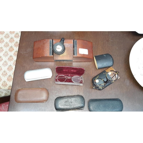 172 - Selection of spectacles & vintage viewer