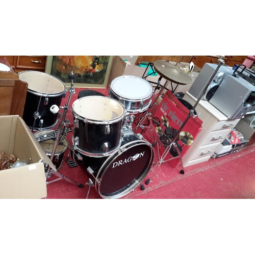 283 - Set of drums with accessories