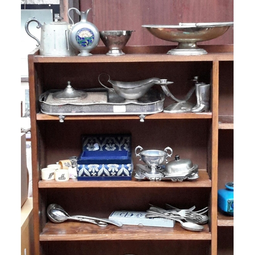 425 - 4 shelves of ep ware