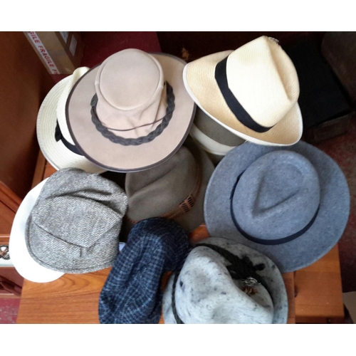 427 - Box of stylish hats