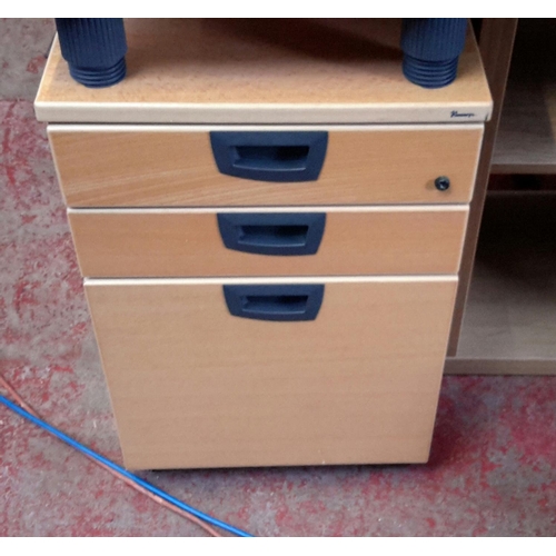 470 - Office drawer unit