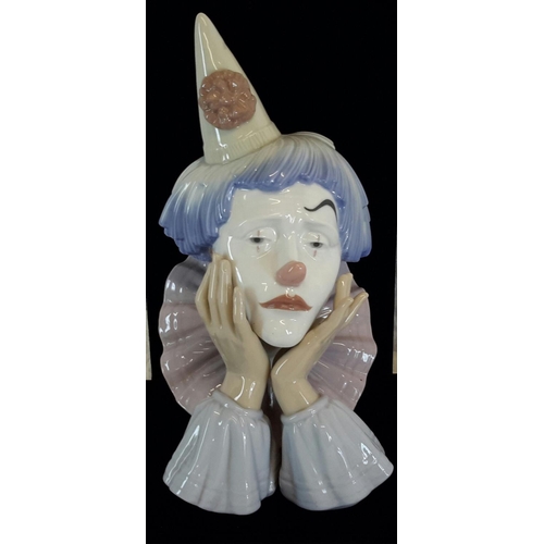 116 - Large Lladro clown jester bust 5129, 31.5cm in height