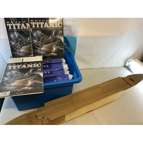 544 - Large build the Titanic construction set by Hatchette all issues complete