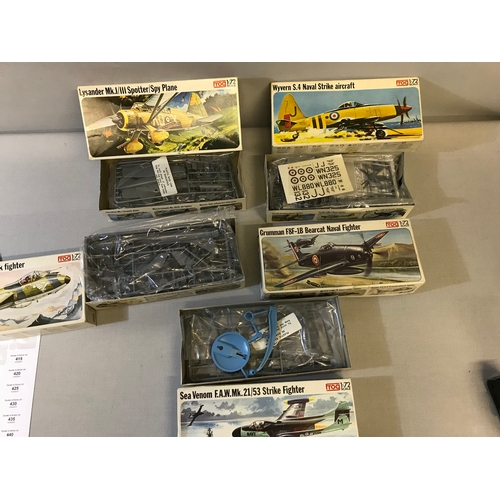 415 - 5 Frog 1:72 scale 1960's military aircraft models. complete and with boxes