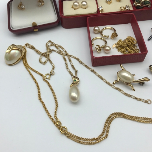 27 - A Collection of silver 925 gilt Majorica jewellery which includes brooches, rings and earrings