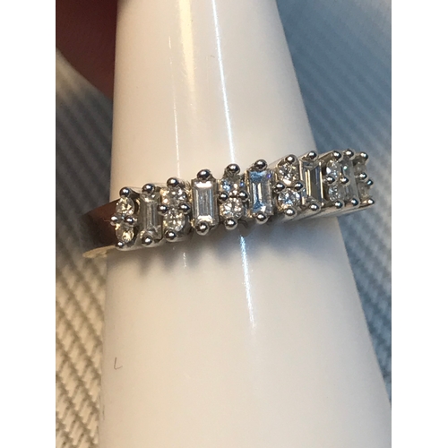 95 - A Beautiful example of a ladies 9ct gold and 0.50ct diamond ring. Diamonds consist of 5 Baguette cut... 