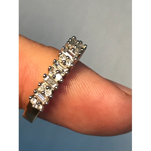 95 - A Beautiful example of a ladies 9ct gold and 0.50ct diamond ring. Diamonds consist of 5 Baguette cut... 