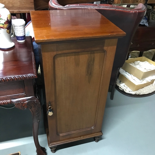 338B - An antique Mahogany record cabinet produced by Disque Cabinets 1910. Contains old records. Cabinet h... 