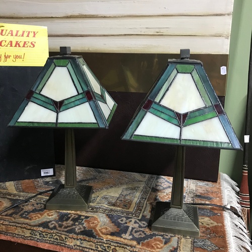 435A - A Pair of Tiffany style table lamps. In a working condition. 41cm in height.