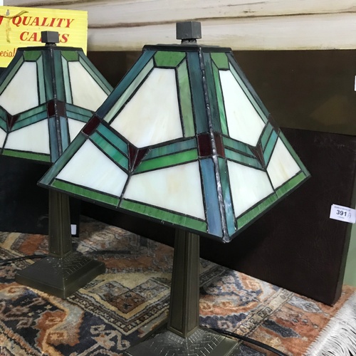 435A - A Pair of Tiffany style table lamps. In a working condition. 41cm in height.